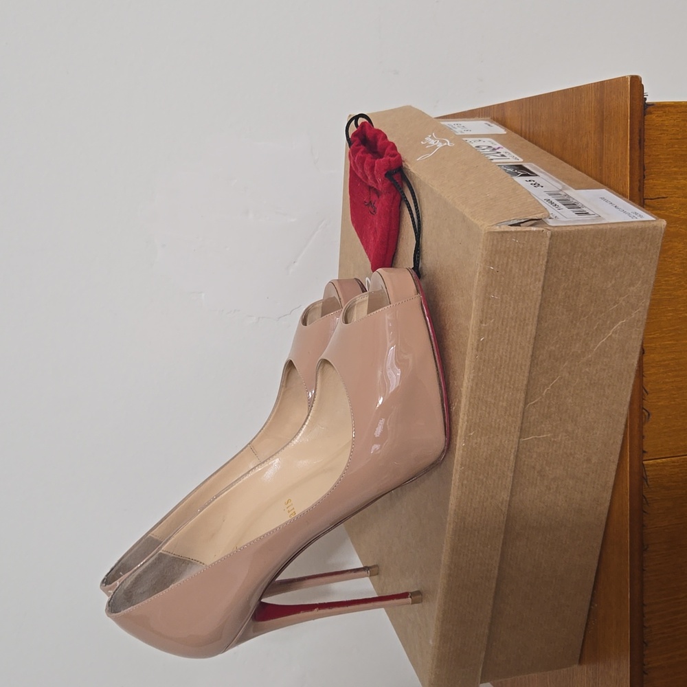 Authentic Christian Louboutin Very Prive 120 nude size 38.5